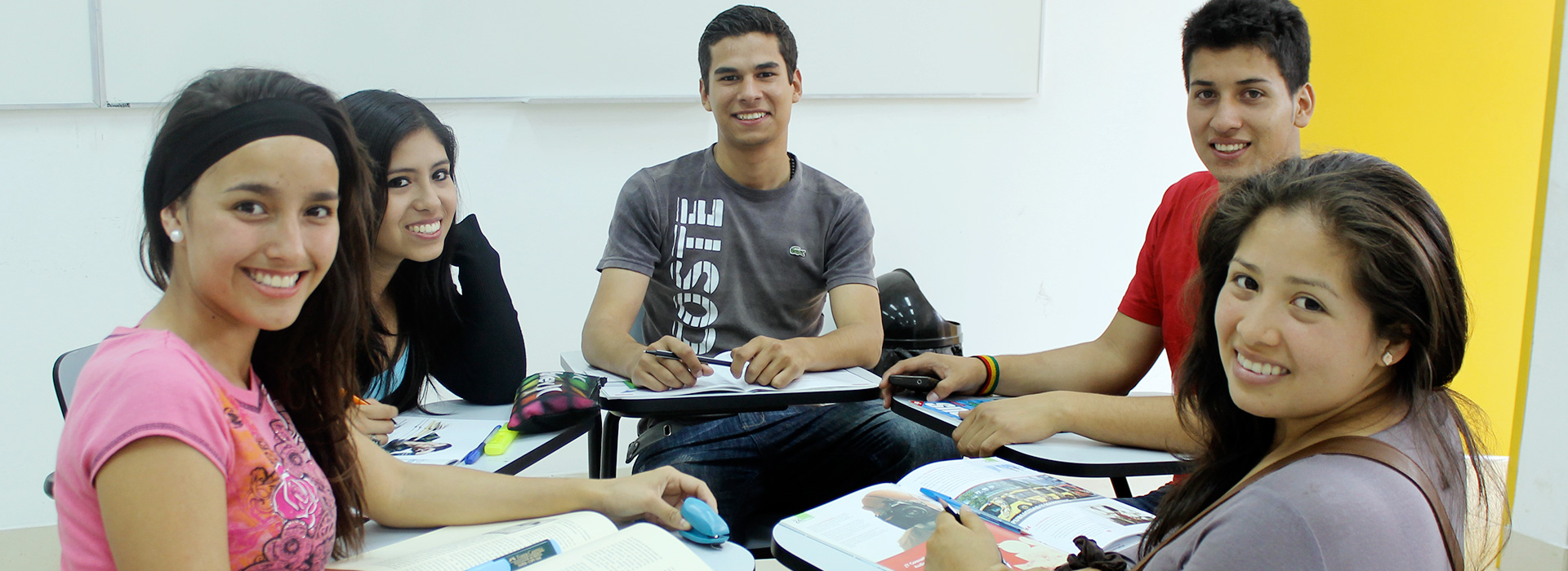 <center>Educación</center>